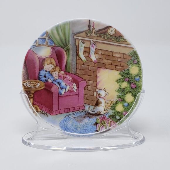 1988 Hallmark Waiting for Santa Miniature Porcelain Holiday Christmas Plate. - Picture 3 of 11